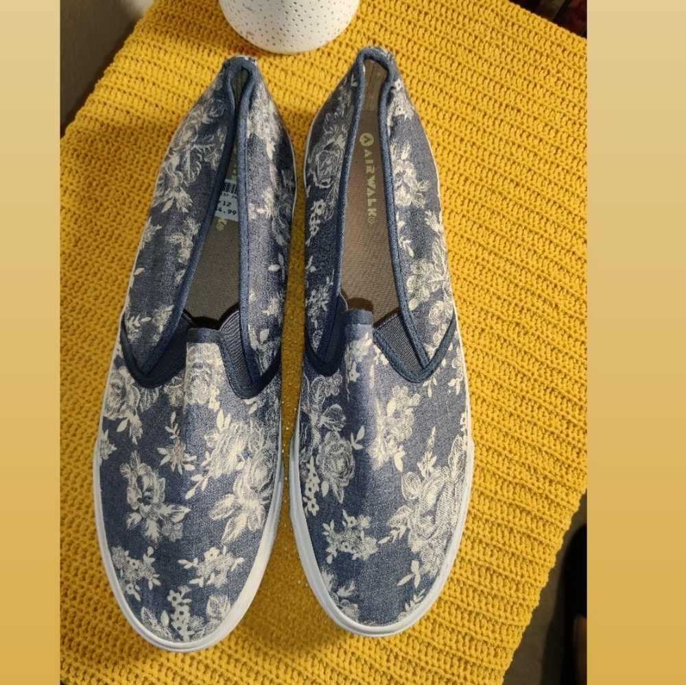 Airwalk slip ons
